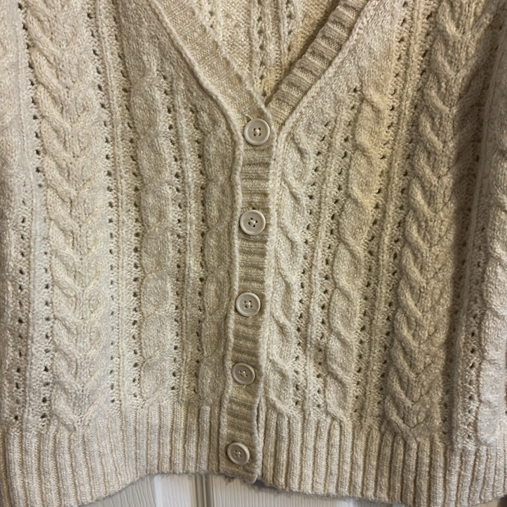 AE Cable knit Cardigan - Picture 3 of 6
